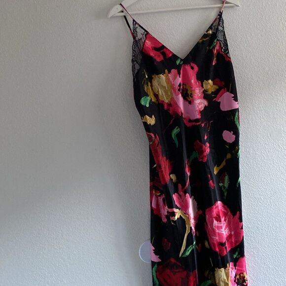 Natori Floral Print Pajama Set - Picture 9 of 13